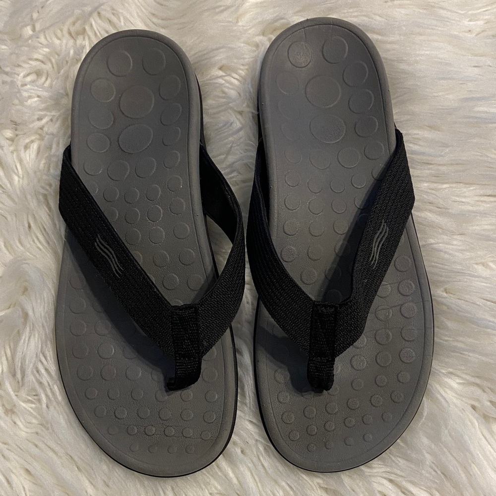 VIONIC Black and Gray Flip Flops for Man excellent condition
